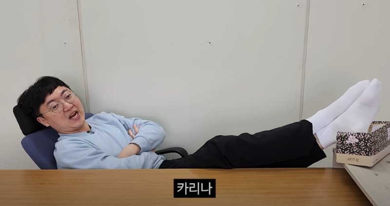 빛의속도로 대답하는 충주맨