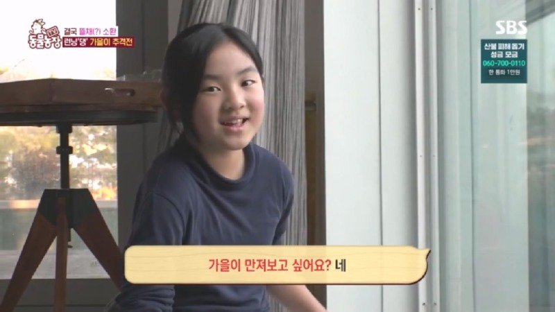 최근 입양한 강아지가 손에 닿을 거리를 유지하고 만지지 못하게 도망가던 사연