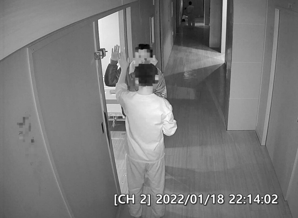 [단독] 옆 환자 죽이고 하이파이브까지…‘병원 방임’ 드러난 정신병원