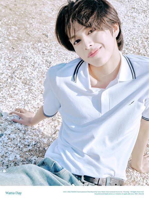 안유진 닮은 꼴로 알티탔던 신인 남자 아이돌 .jpg