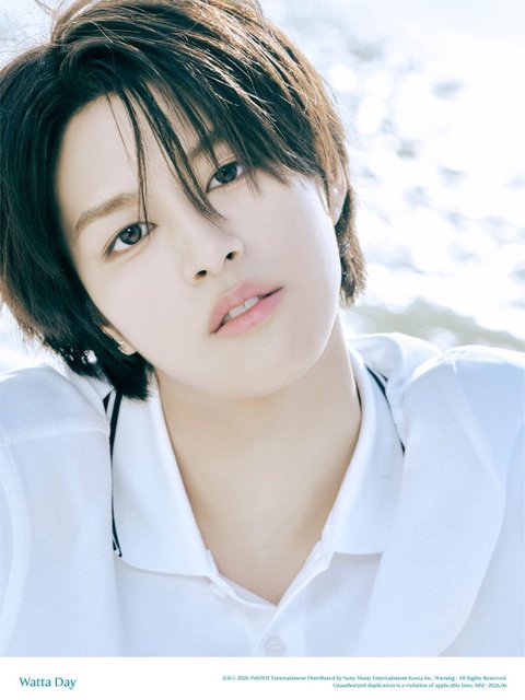 안유진 닮은 꼴로 알티탔던 신인 남자 아이돌 .jpg